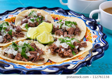 墨西哥巴巴科牛肉炸玉米餅和巴巴科清湯 墨西哥巴巴科牛肉炸玉米餅和巴巴科清湯 112761138