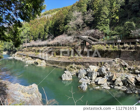 隱藏的車站，交通便利 112761653