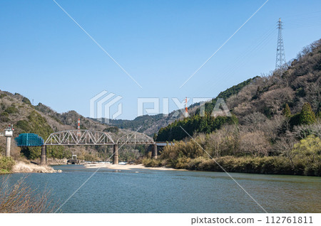 京都府笠置町京都的木津川清澈 112761811