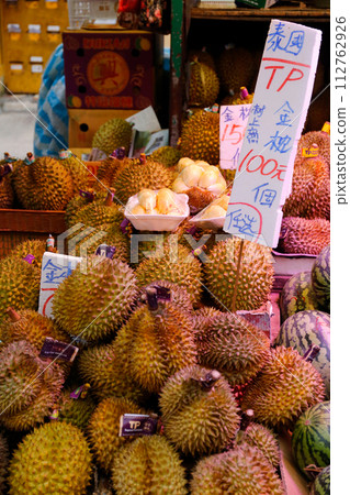 Dorian sold in Hong Kong Island's fruit and vegetable market 112762926