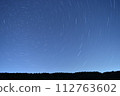 長時間曝光拍攝的北極星與星空 112763602