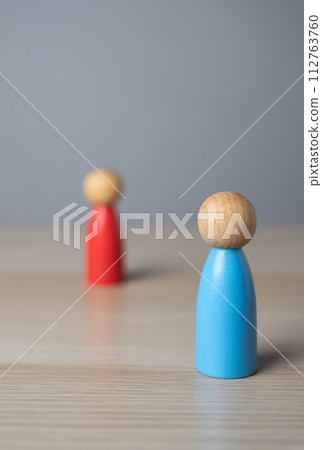 Confrontation between two people. In line of sight. Behind the conflict. Stand in the way of the success. Protagonist and opponent. Confrontation between two people. In line of sight. Behind the conflict. Stand in the way of the success. Protagonist and opponent. 112763760