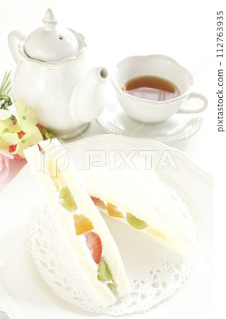 Mixed fruit sand 112763935