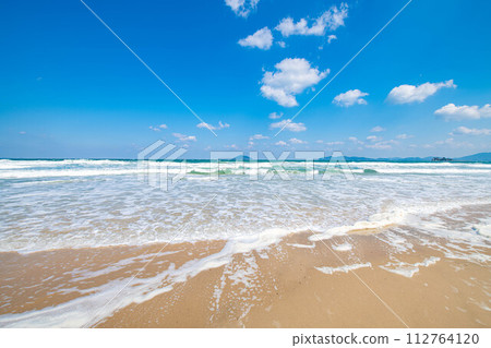 Landscape of sandy beach and blue sky 112764120