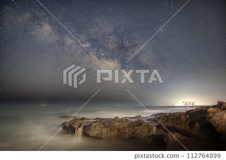 Hitachinaka City, Ibaraki Prefecture, Oarai Isosaki Shrine, Kamiiso no Torii's Milky Way Hitachinaka City, Ibaraki Prefecture, Oarai Isosaki Shrine, Kamiiso no Torii's Milky Way 112764899