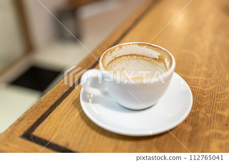 Top view empty and dirty cup after drinking coffee 112765041