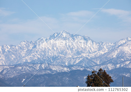 Snow-capped Tateyama mountain range 112765302