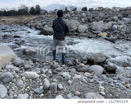 山間溪流垂釣 山間溪流垂釣 112765314