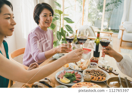 吐司 乾杯 祝酒 112765397