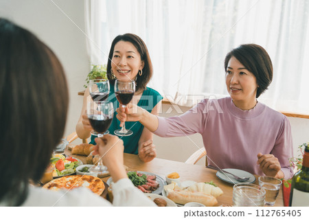 吐司 乾杯 祝酒 112765405