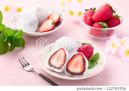 春季日式甜點 草莓大福 112765556