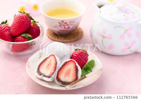 春季日式甜點 草莓大福 112765566