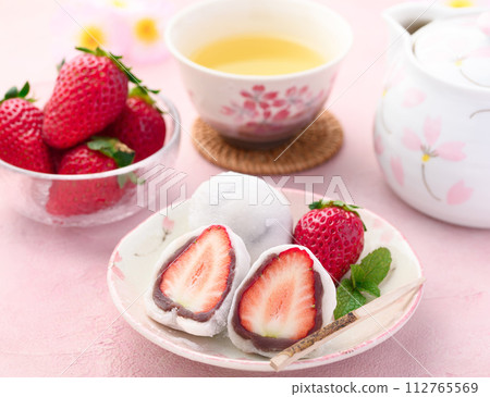 春季日式甜點 草莓大福 112765569