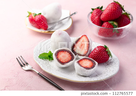 春季日式甜點 草莓大福 112765577