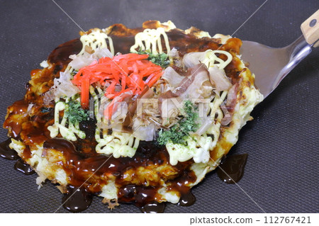 Okonomiyaki 112767421