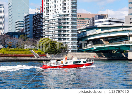 巡邏中的消防船“Hamakaze”（東京消防局） 112767620