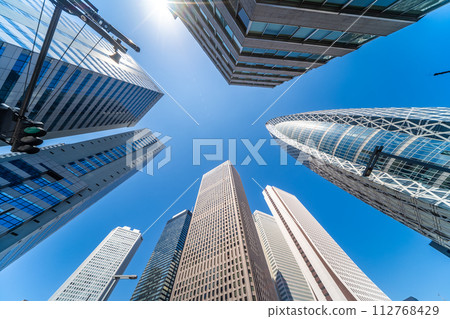 新宿商業區建築物 112768429