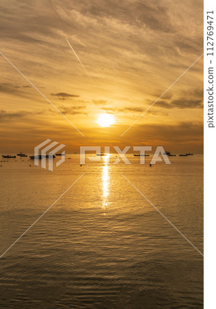 Beautiful red and orange sunrise over the sea. 112769471