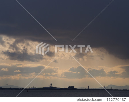 太陽被雨雲覆蓋 太陽被雨雲覆蓋 112770487