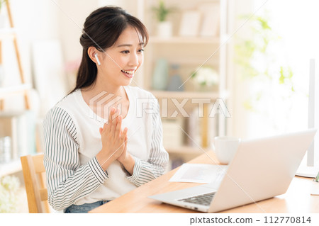 A young woman working from the living room during telework 112770814