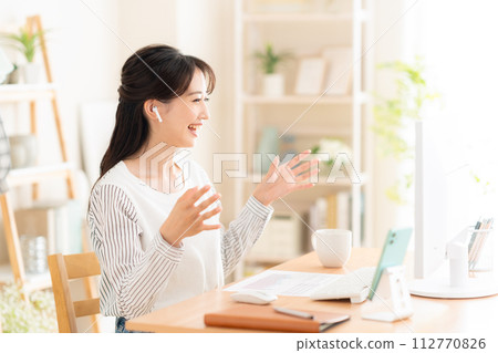 A young woman working from the living room during telework 112770826