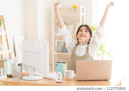 A young woman working from the living room during telework 112770892
