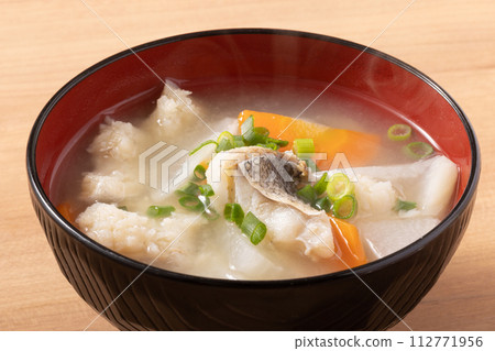 紅鱈魚味噌湯 112771956
