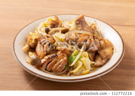 Stir-fried chicken with vegetables (chicken thigh, cabbage, bean sprouts, shimeji) Stir-fried chicken with vegetables (chicken thigh, cabbage, bean sprouts, shimeji) 112772218