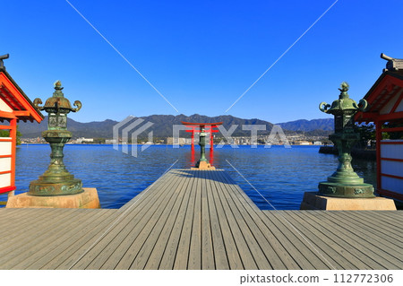 [Hiroshima Prefecture] Otorii of Itsukushima Shrine after renovation (Miyajima) 112772306