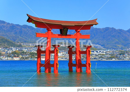 [Hiroshima Prefecture] Otorii of Itsukushima Shrine after renovation (Miyajima) 112772374