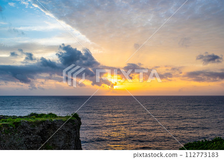 [Okinawa Prefecture] Cape Manza at dusk 112773183