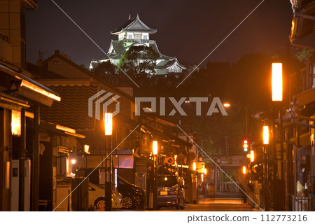 [愛知縣] 犬山城和犬山城下町的夜景燈火通明 112773216