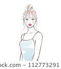 woman with chignon hair 112773291
