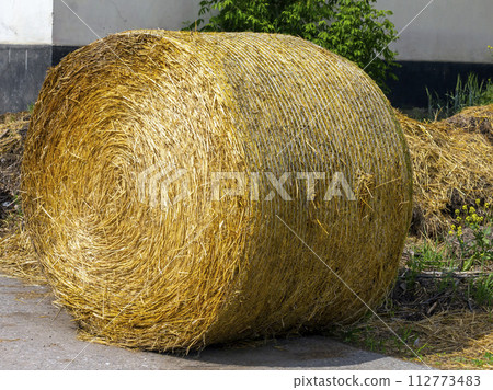 A straw bale. 112773483