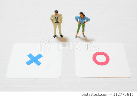 Couple and Marubutsu 112773615