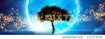 漂浮在水面上的大藍色滿月和日本繪畫風格金葉照亮的大樹輪廓的寬尺寸插圖 漂浮在水面上的大藍色滿月和日本繪畫風格金葉照亮的大樹輪廓的寬尺寸插圖 112774249