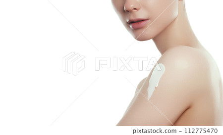 Portrait of young beautiful woman with perfect Portrait of young beautiful woman with perfect 112775470