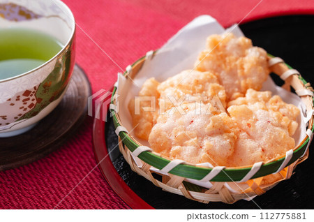 Shrimp crackers in a basket Shrimp crackers in a basket 112775881