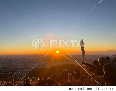 The first sunrise seen from the sacred peak 112777754