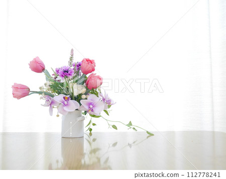 Spring Flower Arrangement Spring Flower Arrangement 112778241