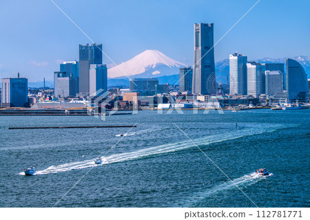 Japan's Yokohama cityscape overlooking Minato Mirai, Mt. Fuji, Asuka, etc. The back left of the center is towards Sakuragicho Station. 112781771