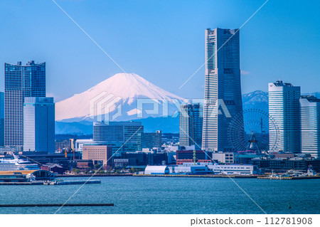 日本橫濱城市景觀港未來與富士山。左後方是櫻木町站方向 112781908