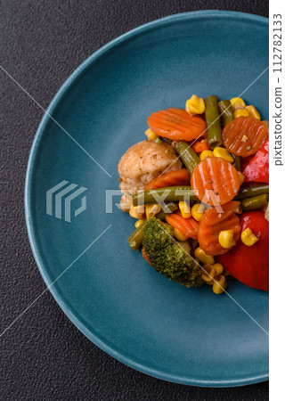 Delicious healthy vegetables steamed carrots, broccoli, asparagus beans and peppers 112782133