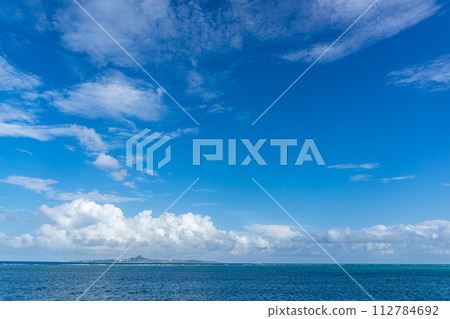 [沖繩縣] 熱帶海洋與藍天 112784692