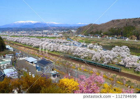 Tohoku Main Line E721 series going to Shiroishi River Tsutsumi Senbonzakura (Sendai area) Tohoku Main Line E721 series going to Shiroishi River Tsutsumi Senbonzakura (Sendai area) 112784696