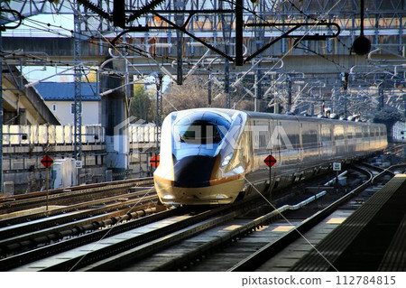 E7系列新幹線穿過邊境隧道,前往新潟…上越新幹線/上毛高原站 E7系列新幹線穿過邊境隧道,前往新潟…上越新幹線/上毛高原站 112784815