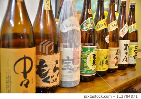 Gathering of famous sake: Sake fair 112784871