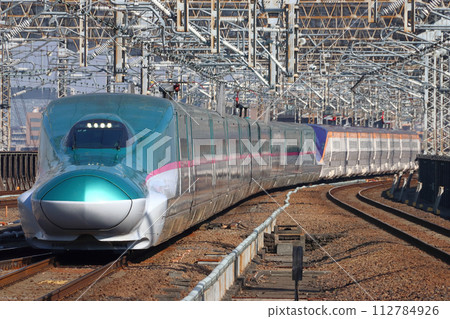 Tohoku Shinkansen E5 series Yamabiko (joined with Yamagata Shinkansen E8 series Tsubasa) 112784926