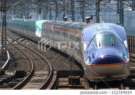 Yamagata Shinkansen E8 series Tsubasa running on the Tohoku Shinkansen (combined with E5 series) 112784934