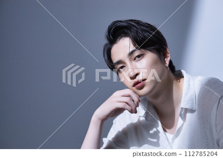 Beauty for men in their 20s 112785204